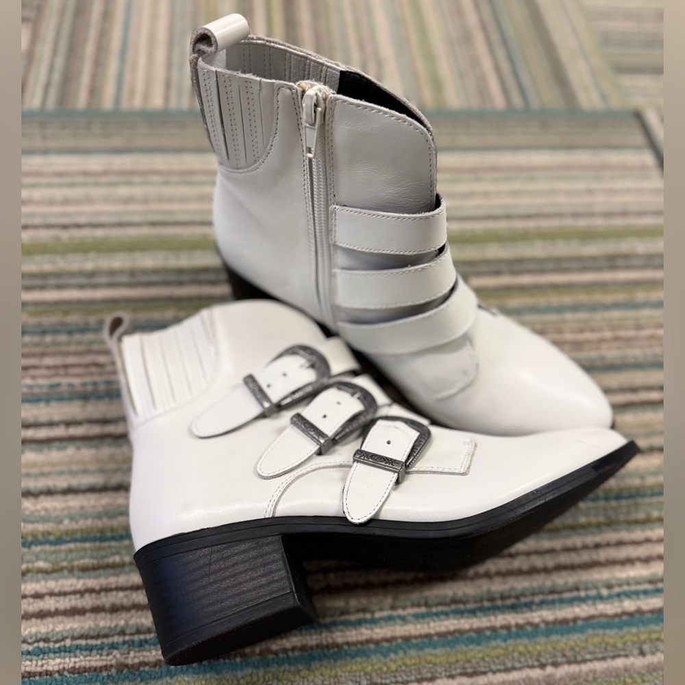Steve Madden Bark Western Buckle Booties – White – NWOT – Size 7 - Picture 13 of 16